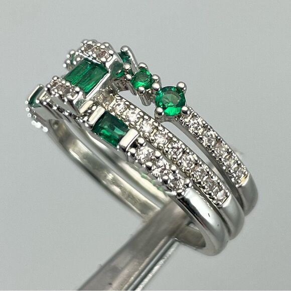 Beautiful 3 Band Stacker Set Green Emerald White Diamond CZ Silver Plated Ring - Picture 3 of 6
